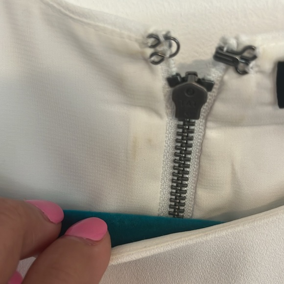 Alice and Olivia Sharla Top with Tie Waist in Off White Size M - Picture 4 of 5